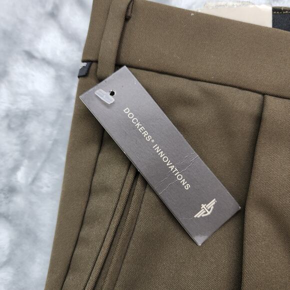 Dockers Pants Mens 42X30 Brown Pleated Cuffed Relaxed Fit Office NEW IRREGULAR - Picture 6 of 16